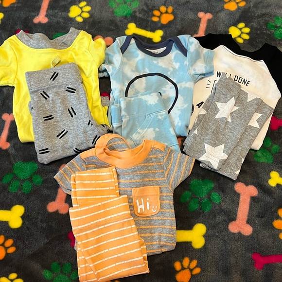 Newborn outfit bundle - Picture 1 of 5